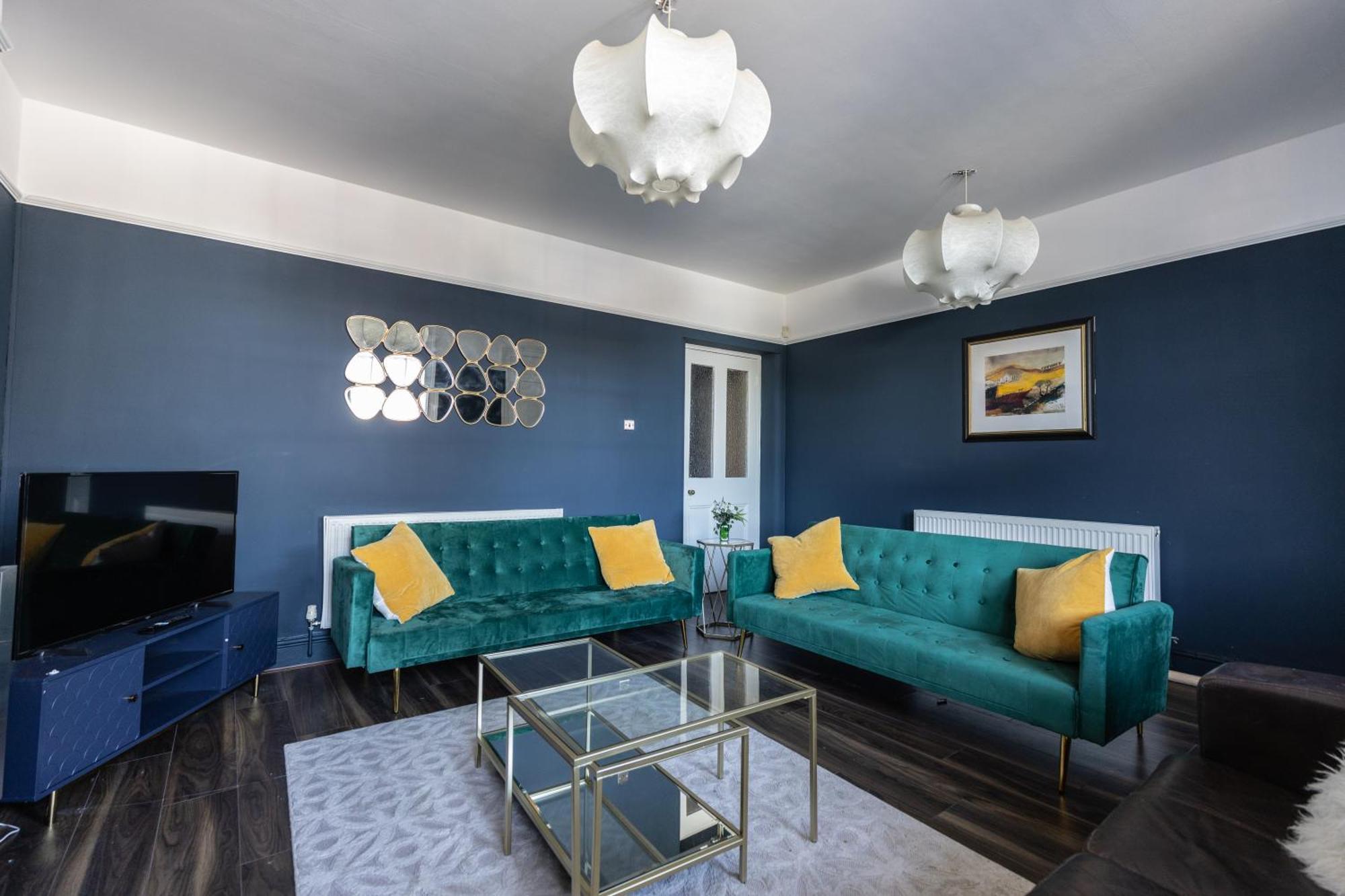 Boutique Family Apartment In Celebrity Village. Barnt Green Exterior photo